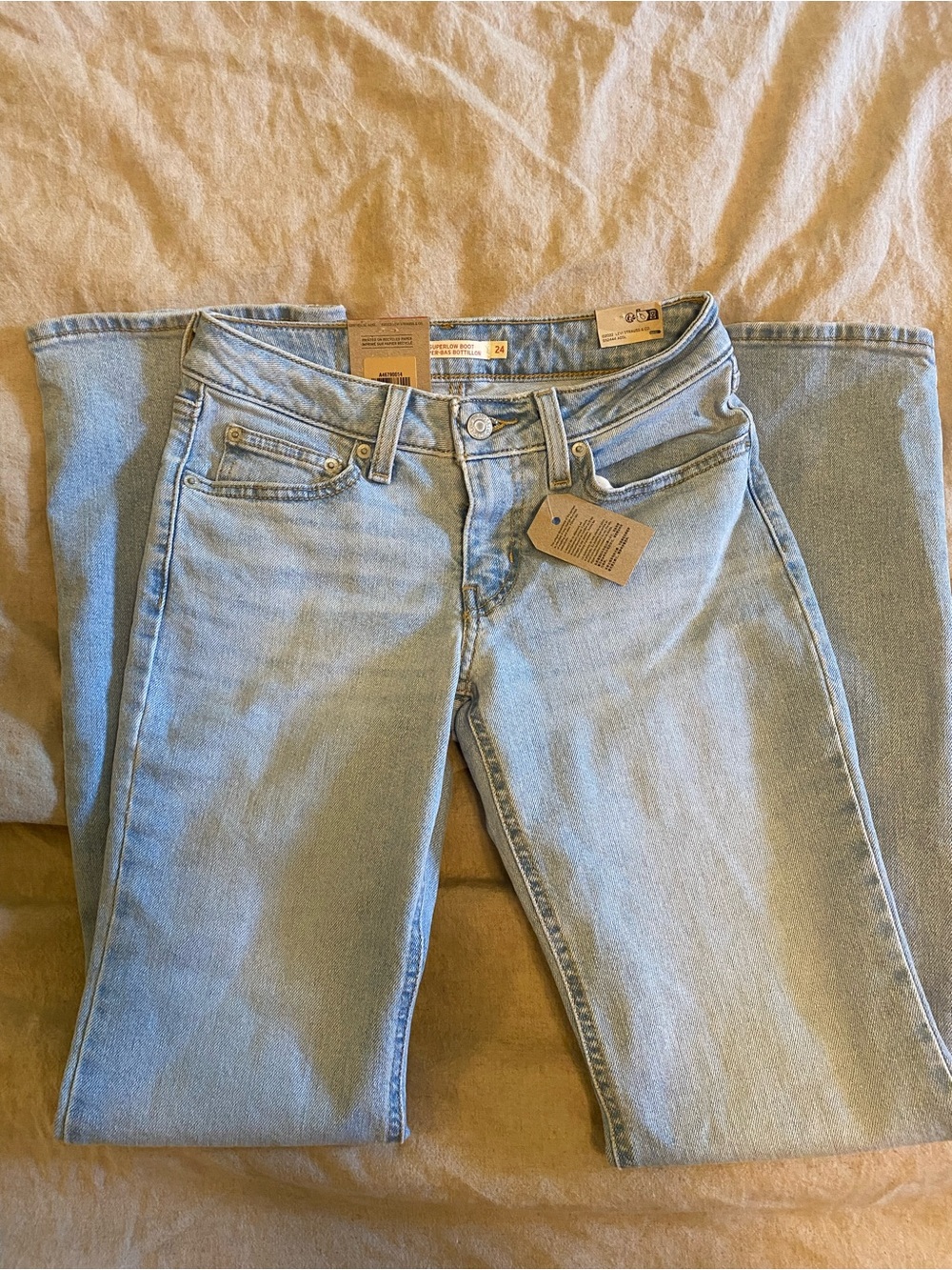 Levi's superlow bootcut bnwt